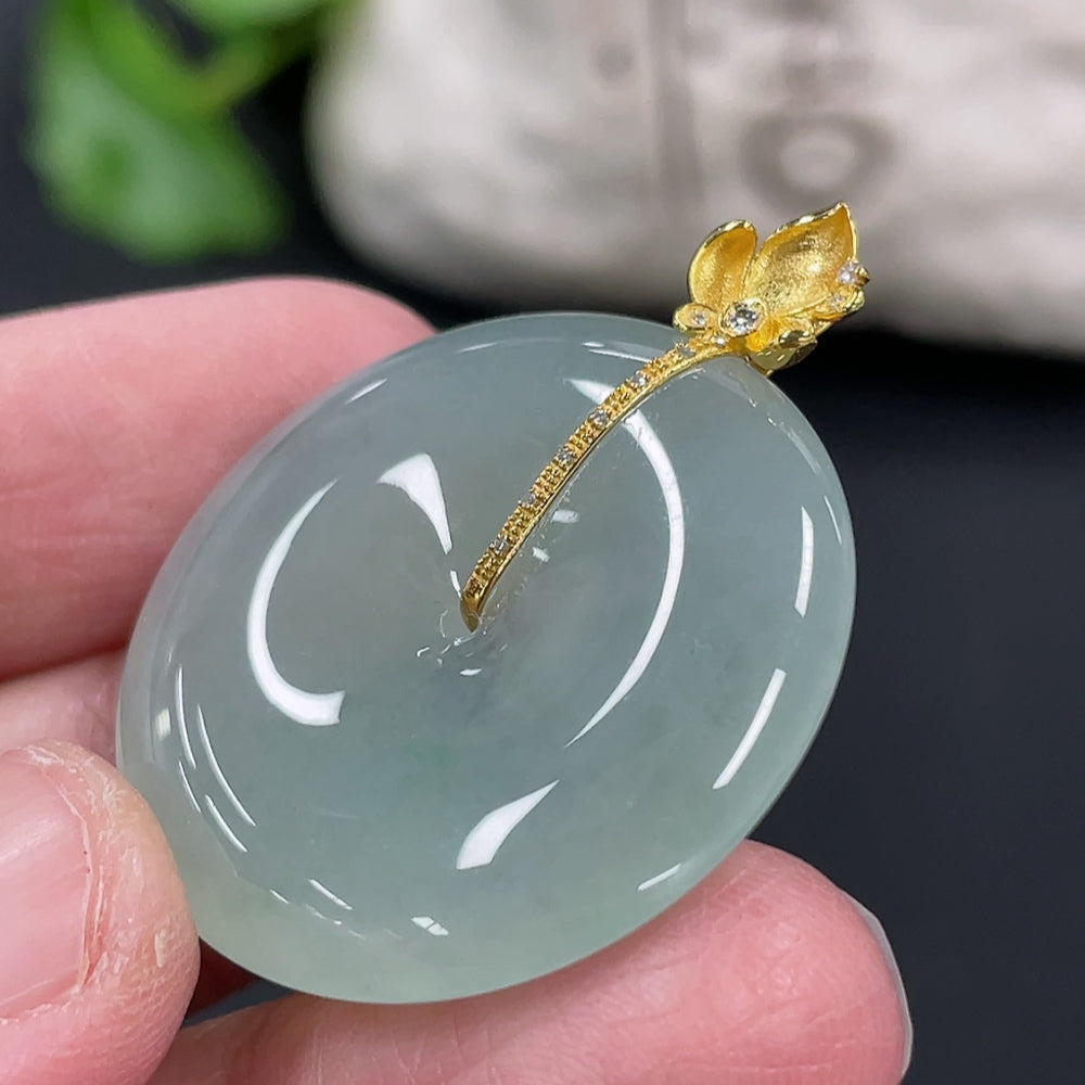 Jadeite Safety Pendant Ornament Total weight about 10g Non-gold and non-diamond clasp Quantity (1 large, 1 medium)