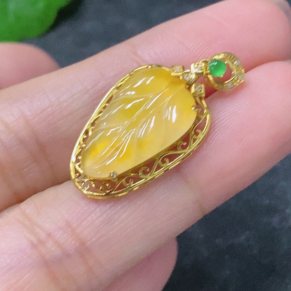 Jadeite inlaid leaf pendant with 18k gold and diamond accents, total product weight approximately 1.91g, color origin of yellow parts undetermined