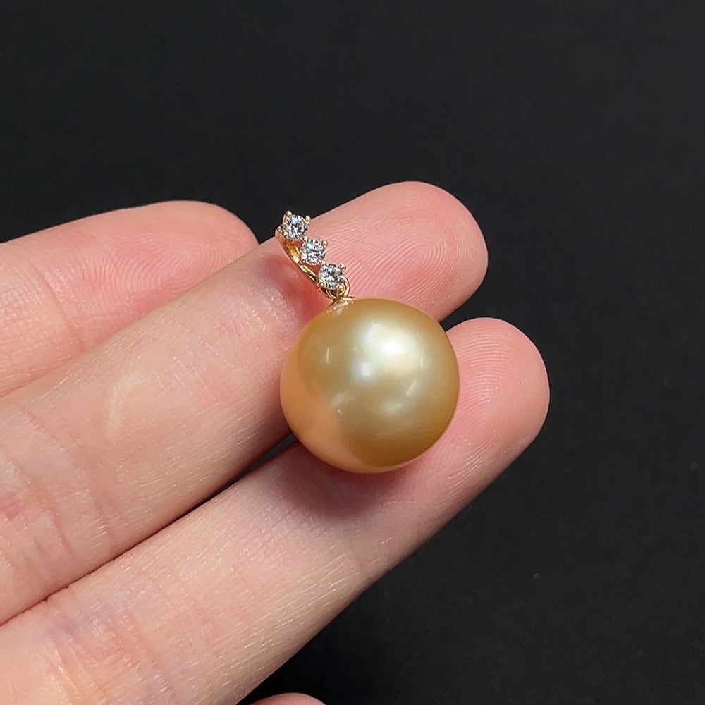 Seawater Pearl Pendant in 14K Gold, Card Size Approx. 14.5mm, Total Weight About 4.70g, Color Origin Undetermined, Non-Diamond