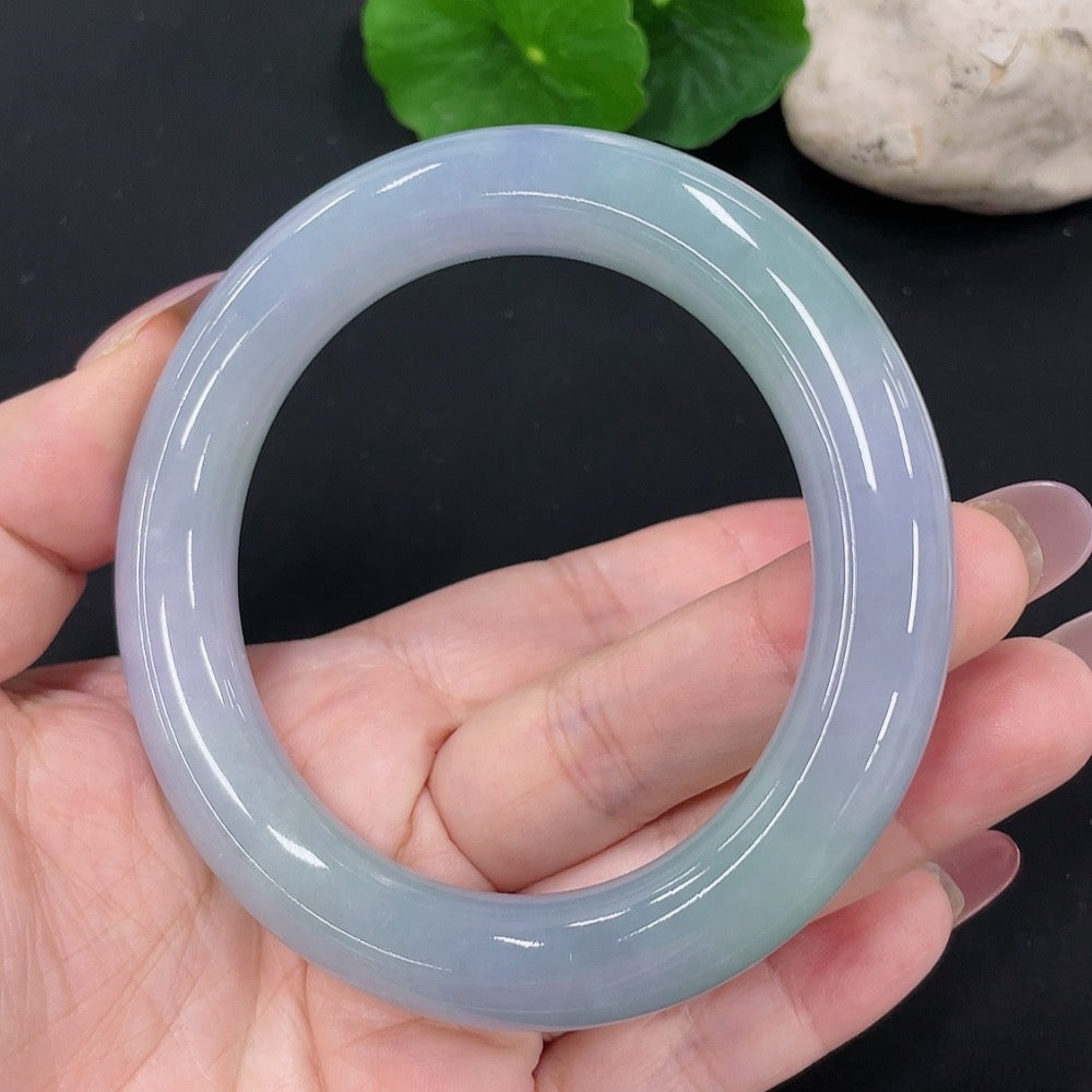 HUILIU HQ jadeite round bangle, size 59.4, weighing approx. 82g, showcasing smooth, polished green jade surface and classic circular shape