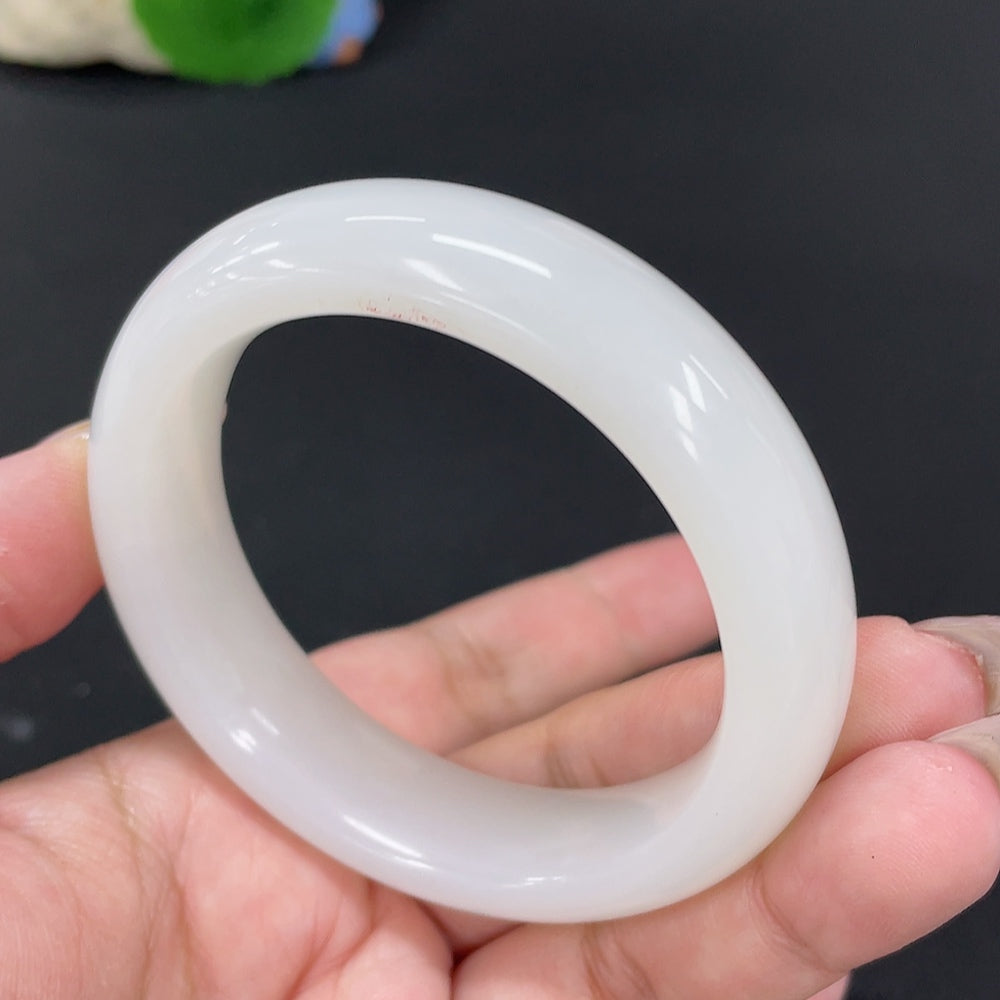 Huiliu certified Hetian jade round bracelet featuring smooth, polished jade beads on a delicate elastic band.