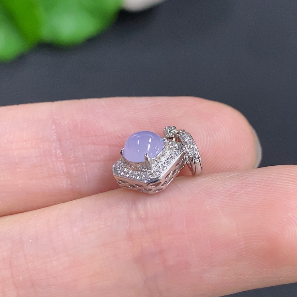 Jadeite cabochon pendant in 18K gold (with diamond accents)
