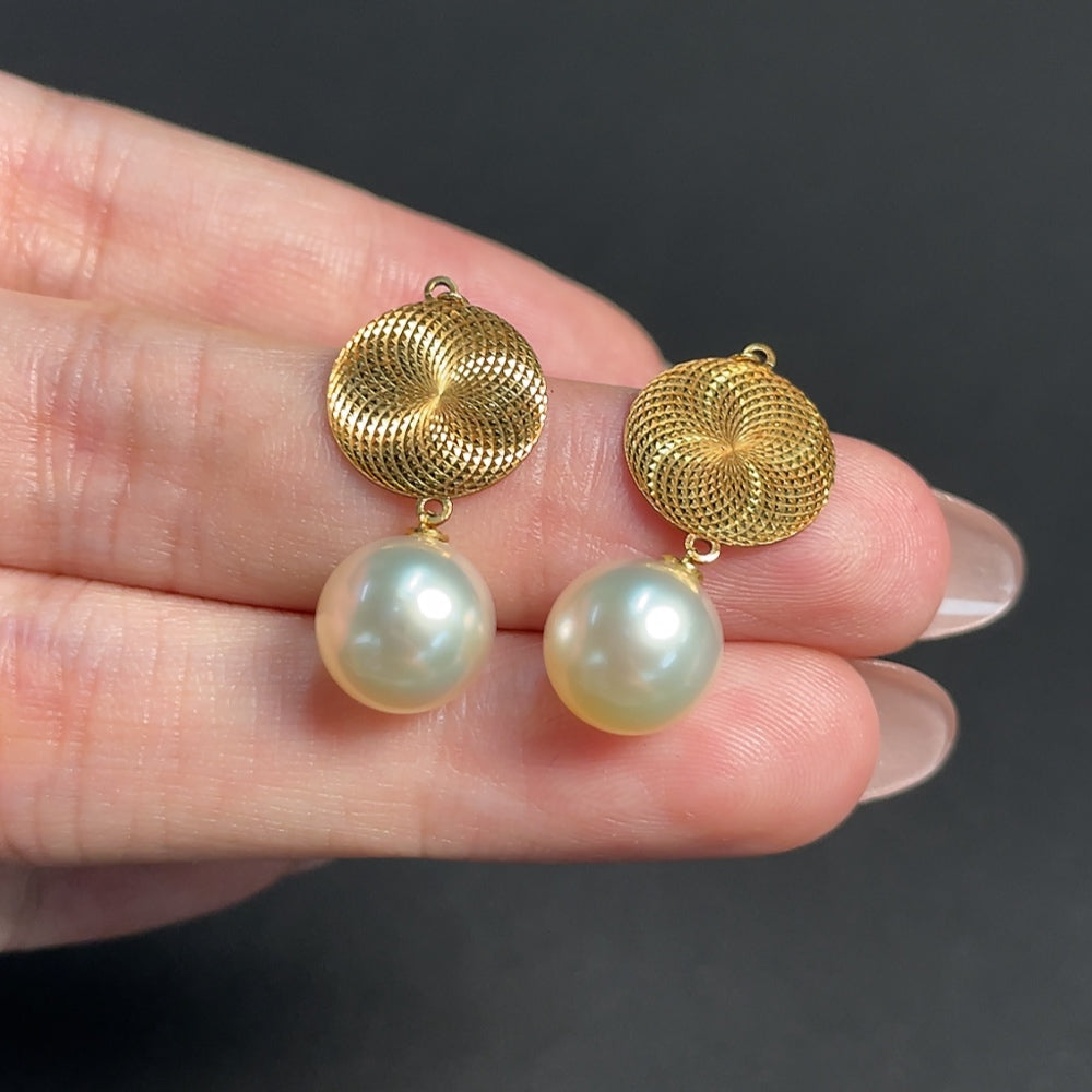 Seawater Pearl Pendant Unmarked 18k Gold Approx. 3.82g Total Weight Ca. 9.1mm