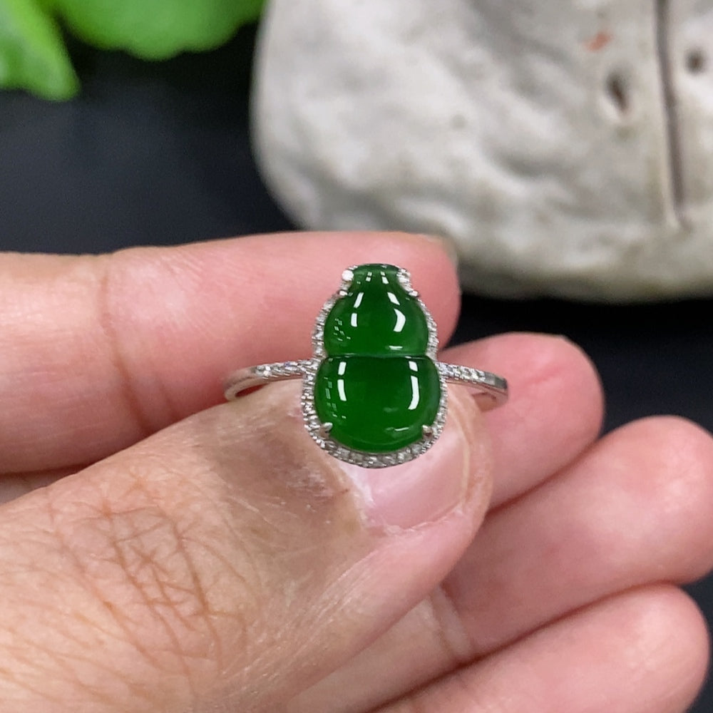 Jadeite gourd inlaid ring with 18K gold band and diamond accents, featuring intricate design and craftsmanship.