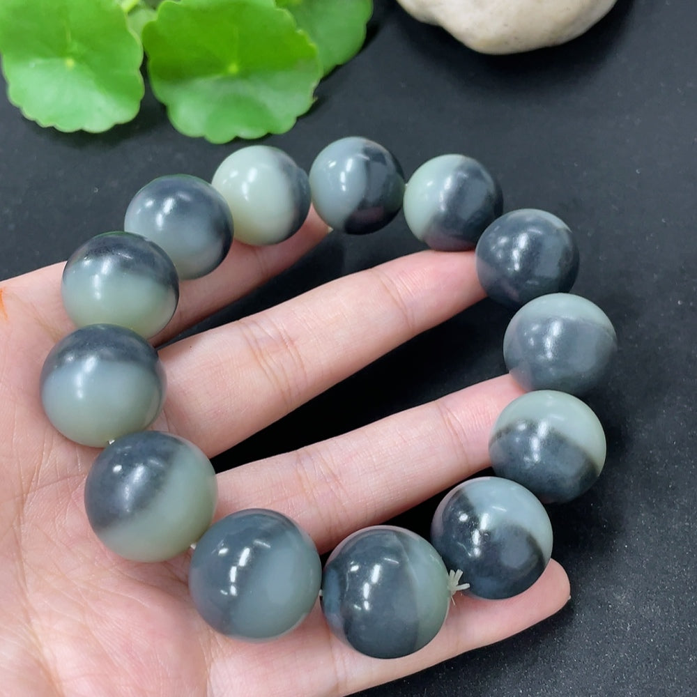 HKHQ Hetian Jade bracelet with 17.8mm beads, totaling approximately 114.9g, featuring smooth, polished jade stones.