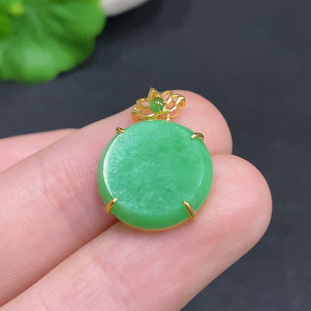 Jadeite Plain Pendant with 18K Gold Mount, Total Weight Approx. 1.5g