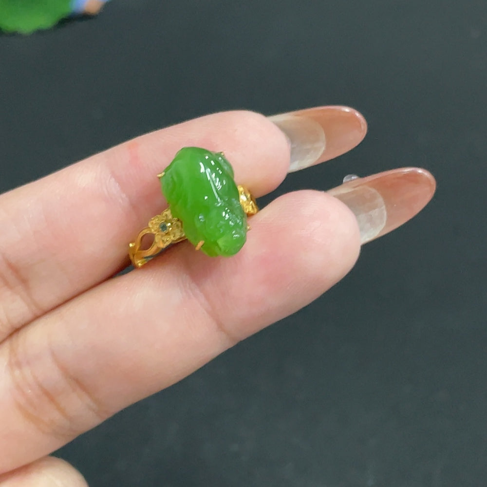 Huiliu certified Hetian jade Jasper ring featuring an inlaid auspicious beast design, showcasing intricate craftsmanship.