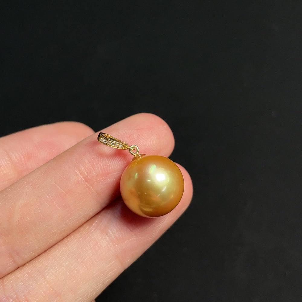 Huiliu seawater pearl pendant with 13mm pearl and diamond accents, elegant jewelry piece showcasing refined craftsmanship.