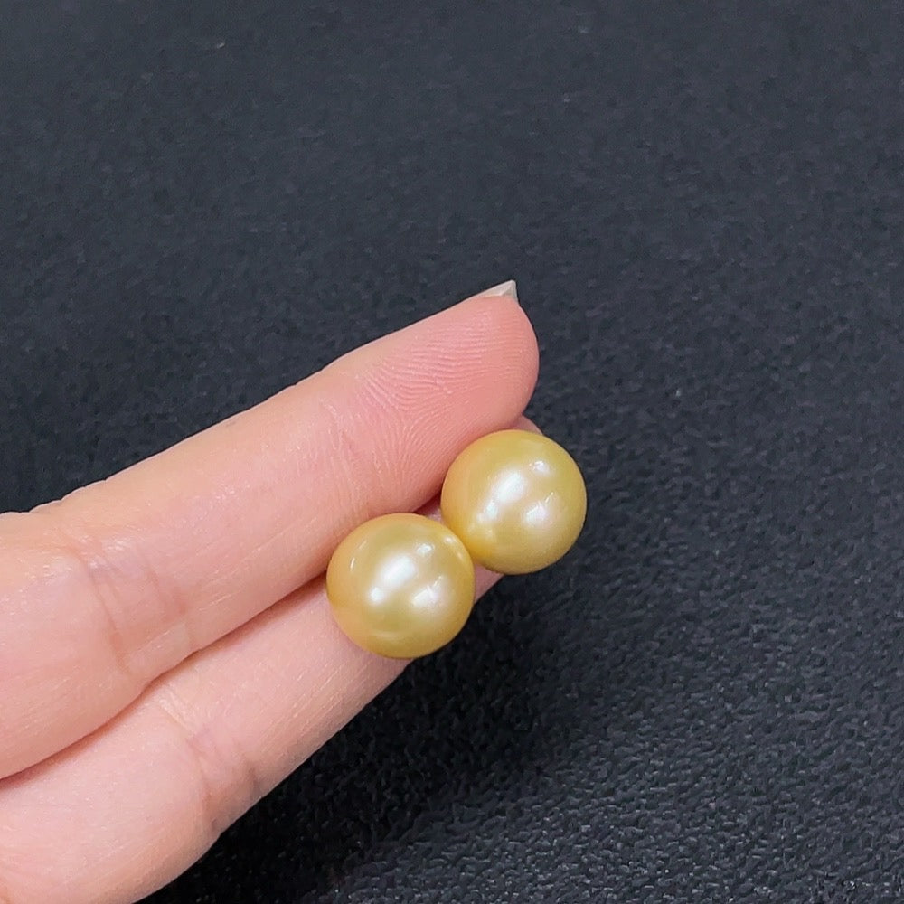 Seawater Pearl Earrings with 18K Gold Setting, Approximately 12.1mm, Color Origin Undetermined