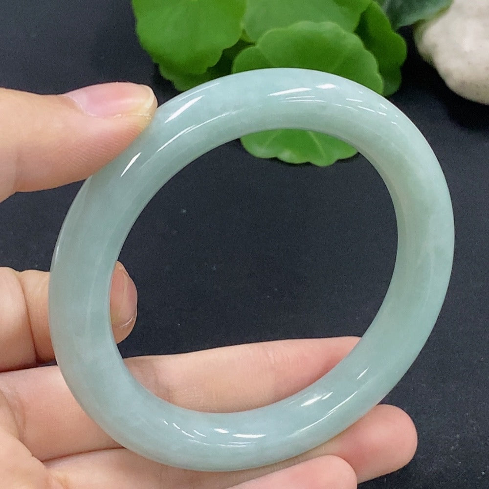 HKHQ jadeite round bangle in size 55.1 with a weight of 56.12g, featuring smooth, polished jadeite surface and classic circular design.