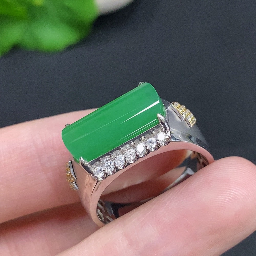 Jadeite Cabochon Ring 18k Gold Total Weight Approx. 8.6g Size 21 with Diamond Accents