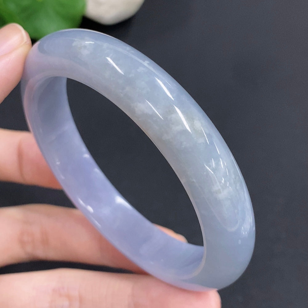 Jadeite round bracelet in green jade, HKHQ brand, weighs approximately 55.2g, size 57, featuring smooth polished beads.