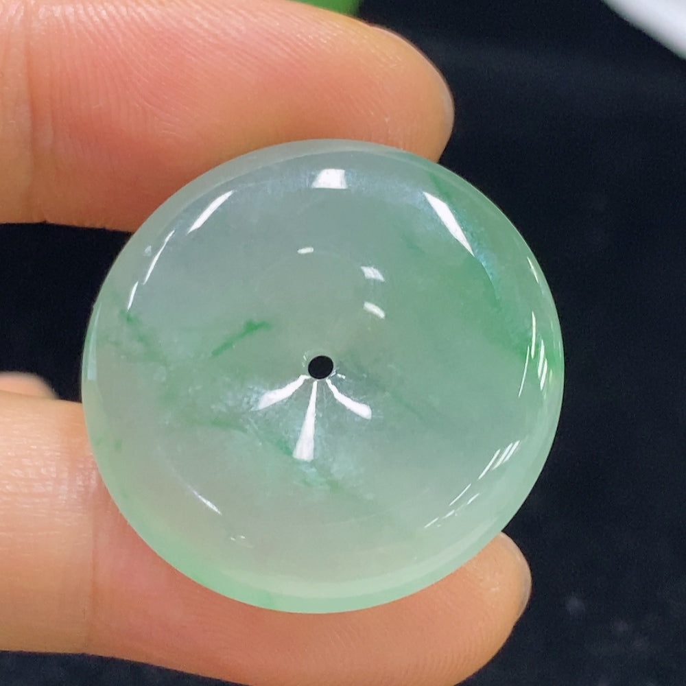 Jadeite pendant safety buckle by HUILIU HQ, featuring a smooth jade pendant with a secure buckle, weighing approximately 7.55g.