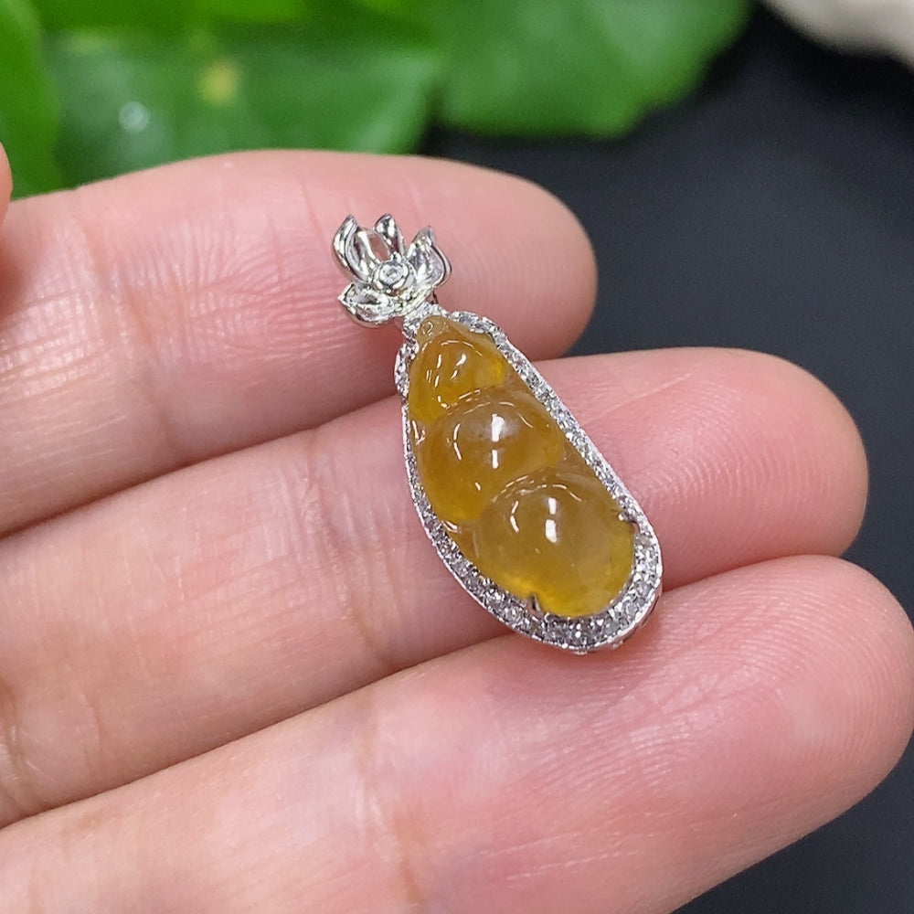 Jadeite Blessing Bean Pendant in 18K Gold, Total Weight Approx. 1.7g (With Diamond Accents)