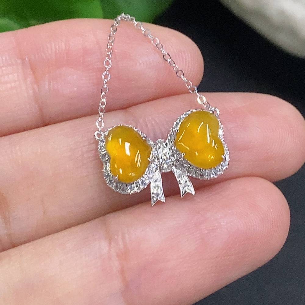 Jadeite inlaid pendant with diamond accents, HUILIU HQ jade jewelry, gold chain, 1.7g total weight, close-up shot of pendant.