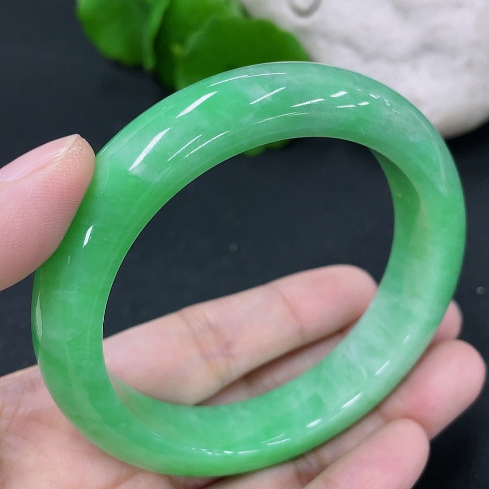 HKHQ jadeite round bangle, size 55.8, weighing 65.83g, showcasing smooth, polished green jadeite bracelet.