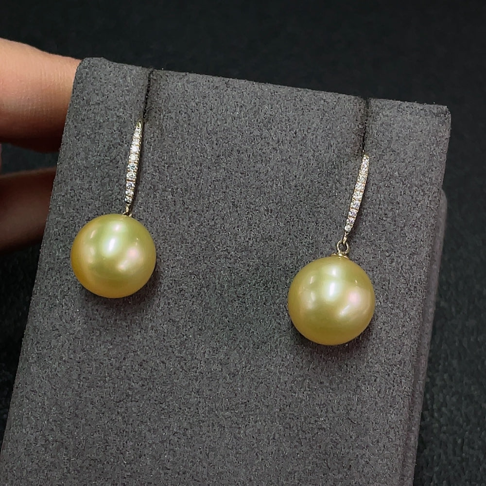 Seawater Pearl Earrings, Color Origin Undetermined, Gold Content Au58%, Total Weight Approx. 5.38g, Size About 11.6mm