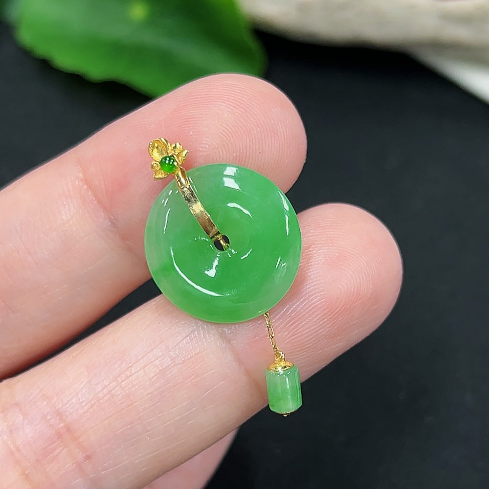 Jadeite Peace Knot Pendant 18K Gold