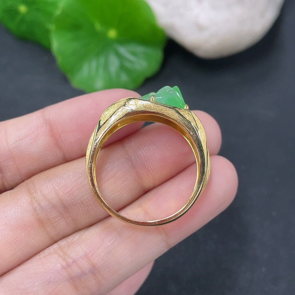 Jadeite inlaid ring 18k with diamond size 25 total weight approx. 3.64g