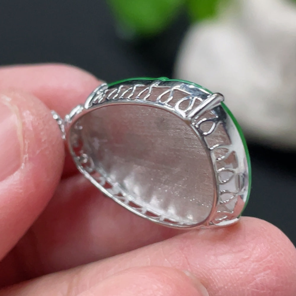 Jadeite Ruyi Inlaid Pendant 18k Gold Set with Diamonds Total Weight Approx. 3.44g