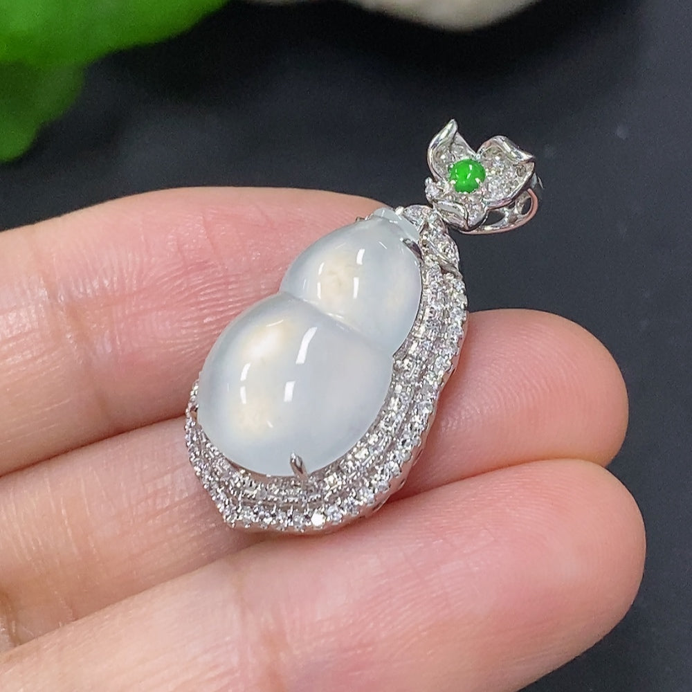 Jadeite Gourd Pendant with 18K Gold, Total Weight Approx. 4.1g (Accented with Diamonds)