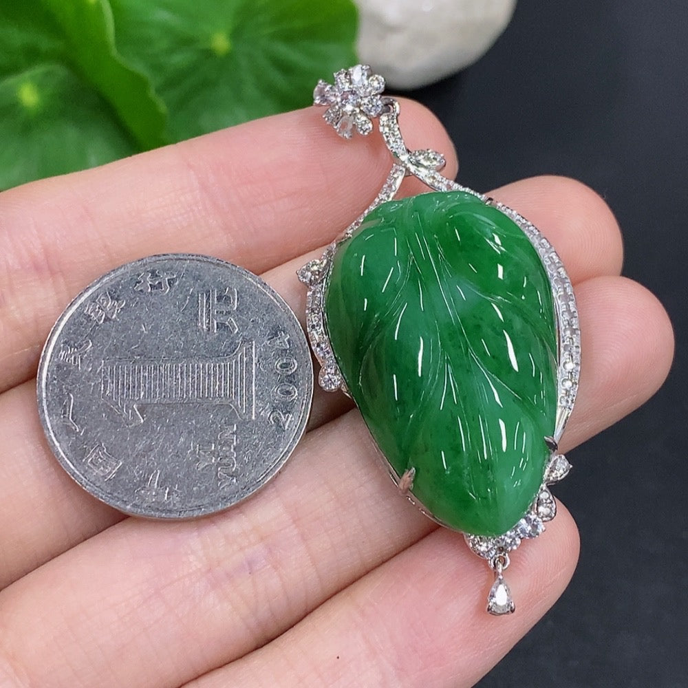 Jadeite Leaf Pendant 18k Gold Non-Diamond