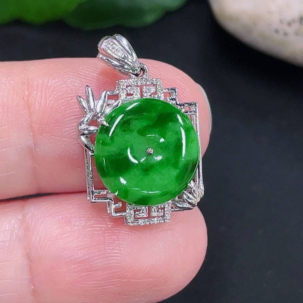 Jadeite inlaid pendant with 18K gold setting, crafted by HUILIU HQ, featuring a smooth jade stone in a detailed gold design.