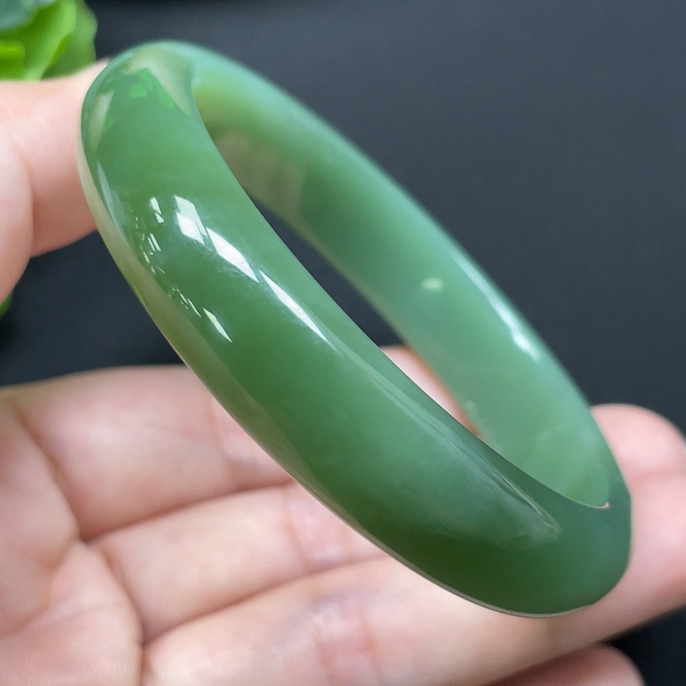 HKHQ Hetian Jade round bracelet, 56.1mm diameter, weighs 44.72g, showcasing smooth polished green jade beads.