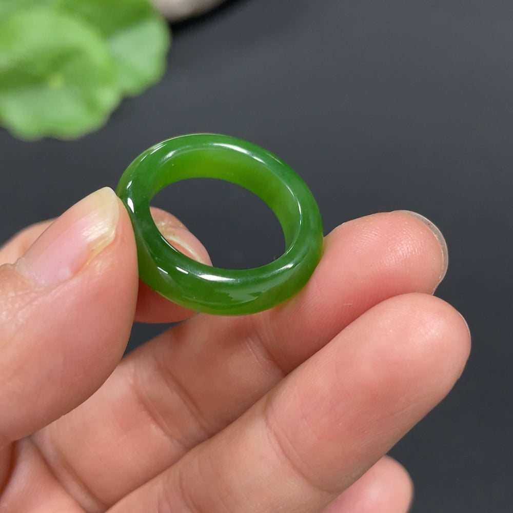 Hetian jade ring in size 14, crafted by HUILIU HQ, featuring a smooth, polished jade band weighing approximately 3.5g.