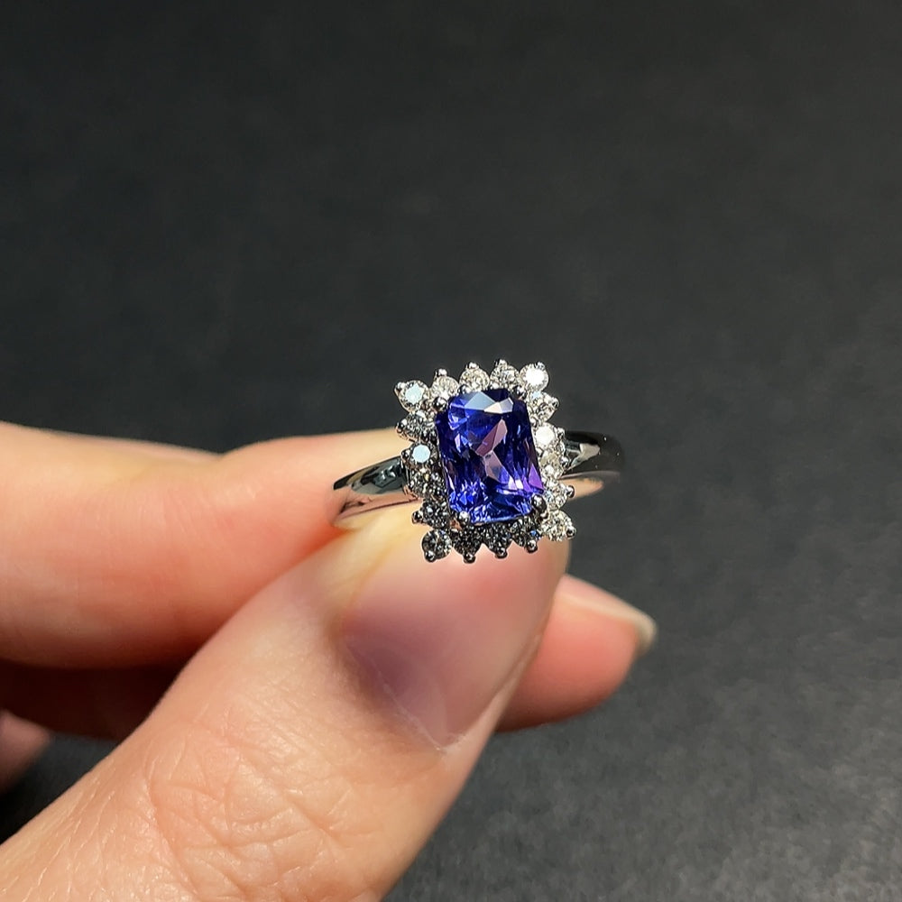 ダイヤモンドアクセント付き18Kタンザナイトリング、総重量約4.26g、サイズ11