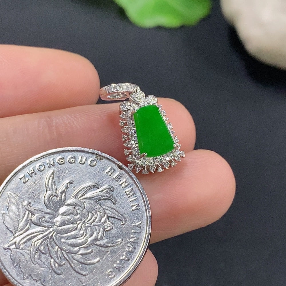 Jadeite Pendant with 18K Gold Setting, Total Weight Approx. 1.2g (Accented with Diamonds)