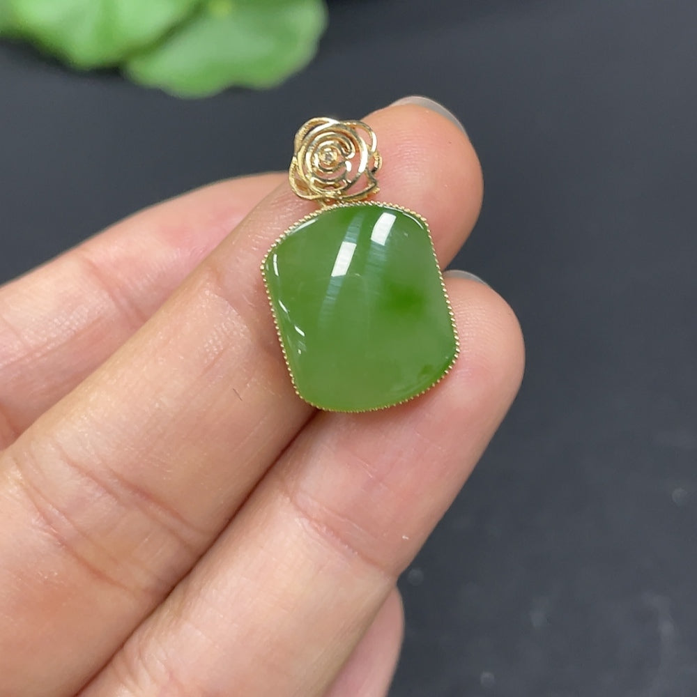 Hetian jade jasper inlaid pendant with 18k gold setting, showcasing natural stone details and elegant craftsmanship.