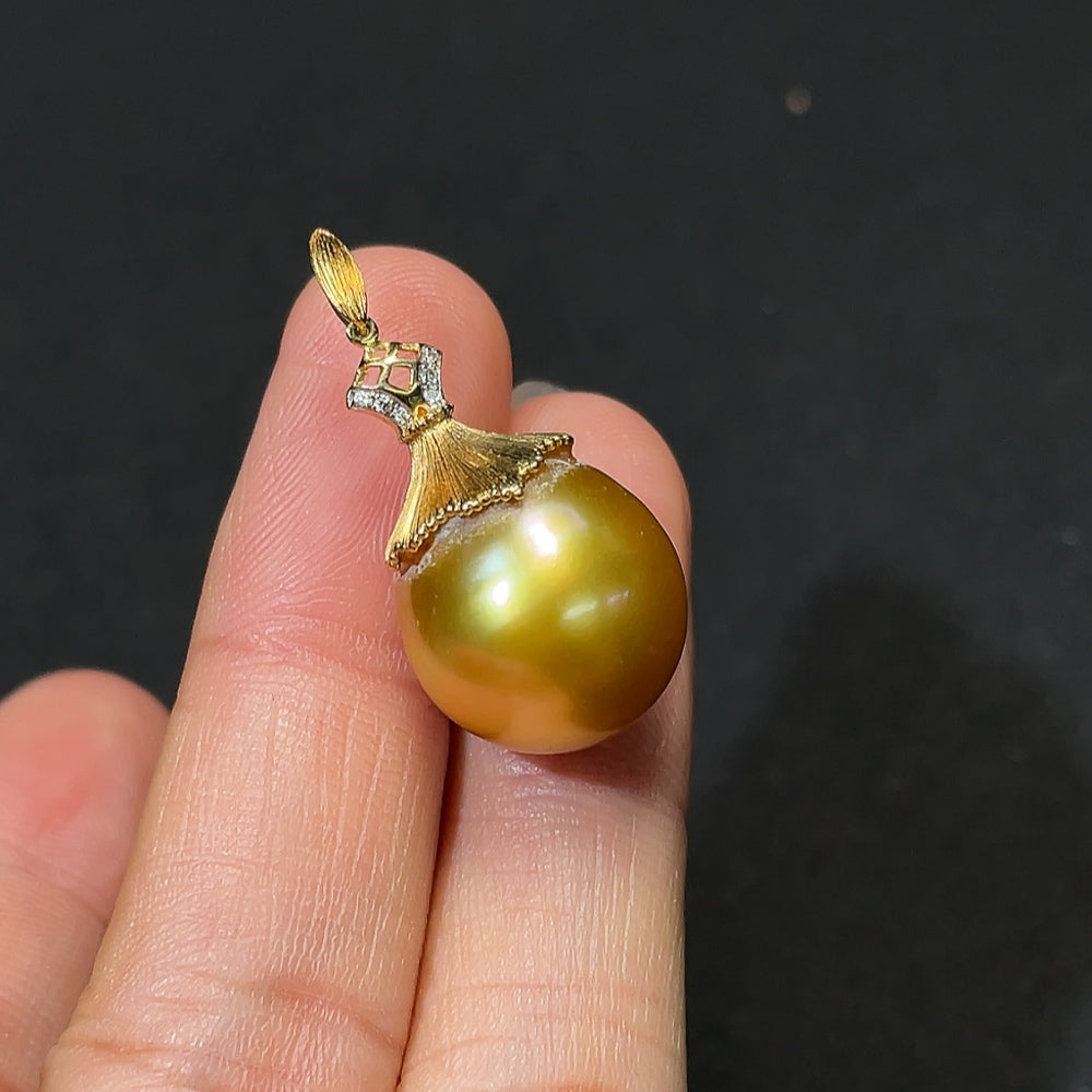 Seawater Pearl Pendant with 18K Gold, Approximately 14.6mm, Color Origin Undetermined, Accented with Diamonds