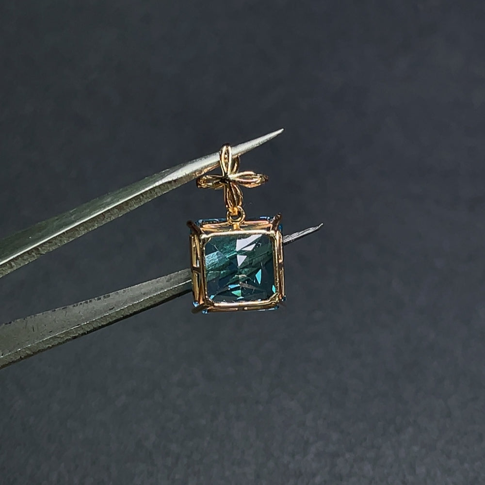 Topaz Pendant, Color Origin Undetermined, 18K Gold, Total Item Weight Approx. 2.0g