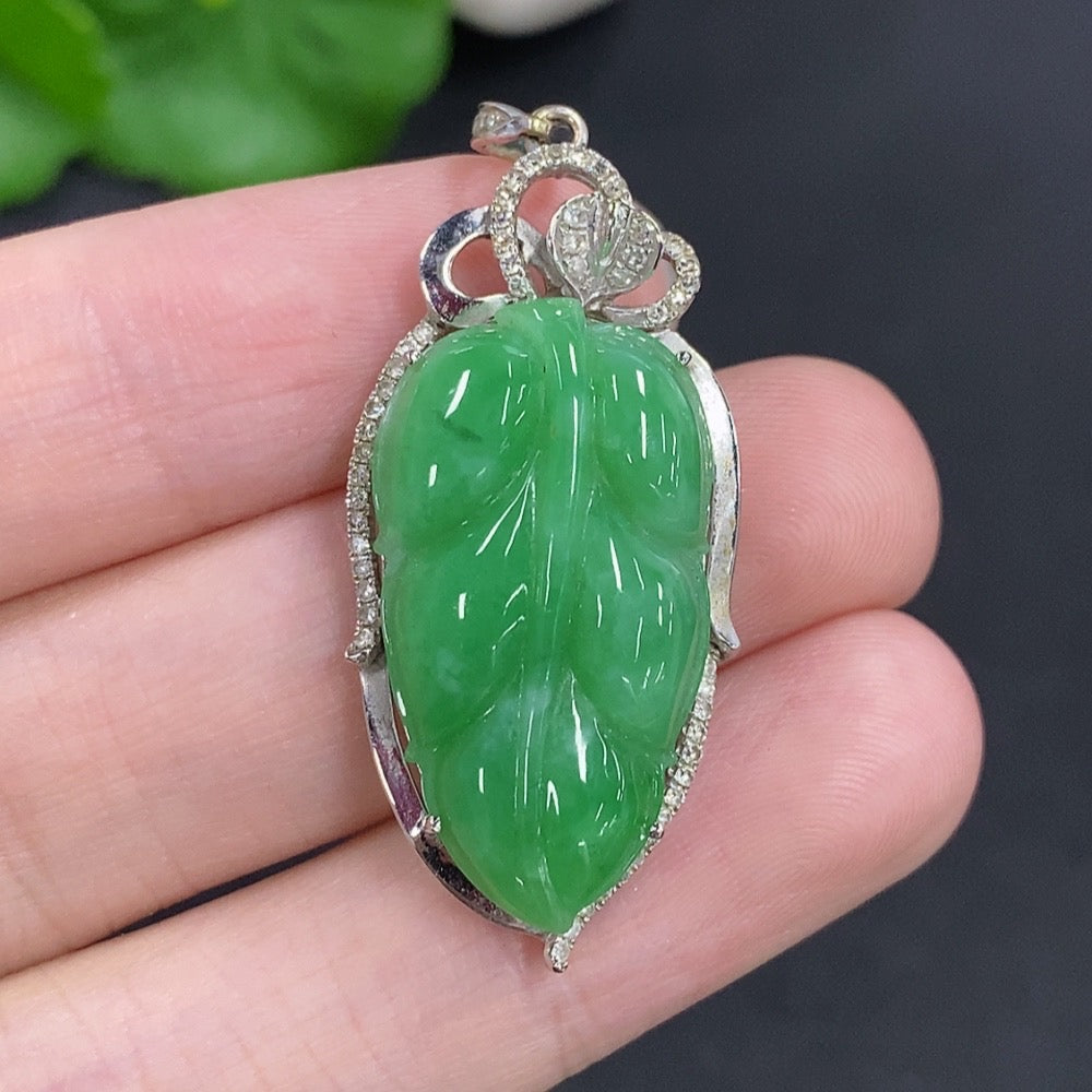 Jadeite Leaf Pendant with 18K Gold and Diamond Accents, Total Weight Approx. 6.2g