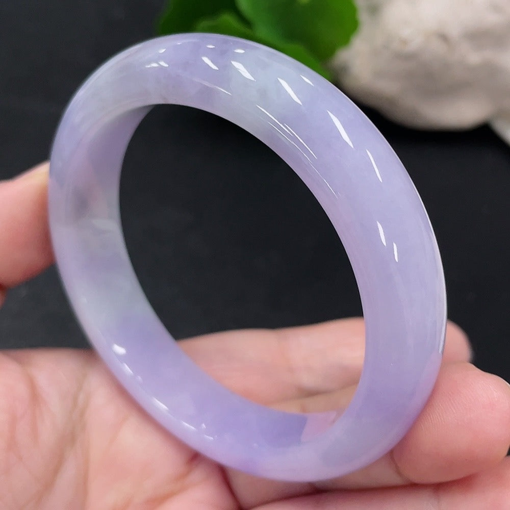 Jadeite round bangle in size 54.3 from HUILIU HQ, featuring a smooth polished surface and a total weight of approximately 56.8g.