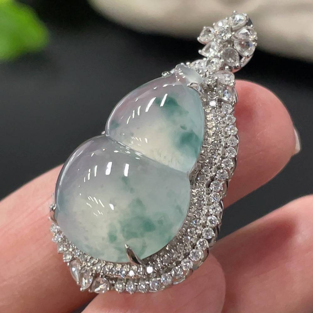 Jadeite gourd pendant with 18K gold setting and small diamond accents, crafted by HUILIU HQ, showcasing intricate jewelry details.