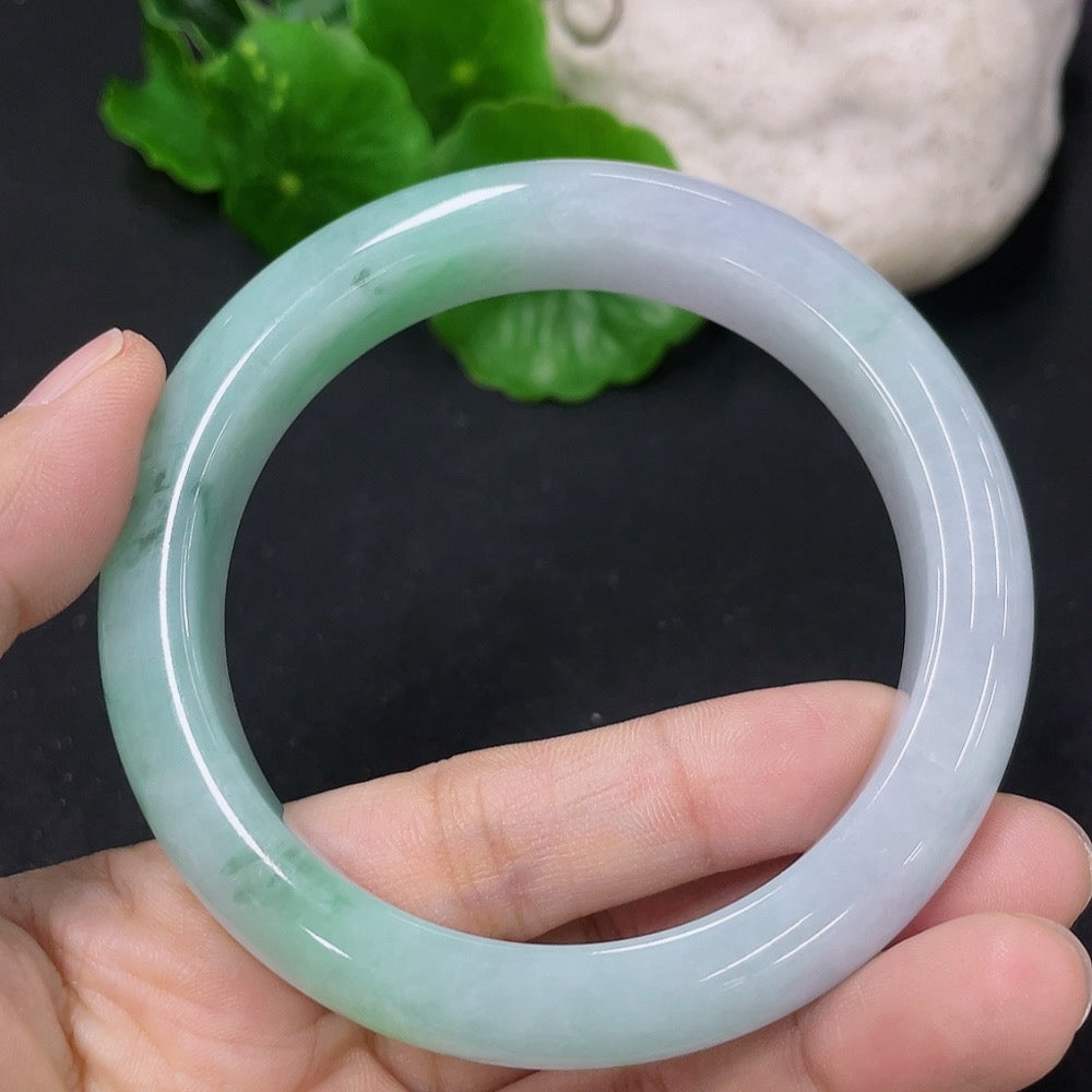 HKHQ jadeite round bangle in size 56, weighing 62.44g, showcasing smooth, polished green jadeite with a rounded design.