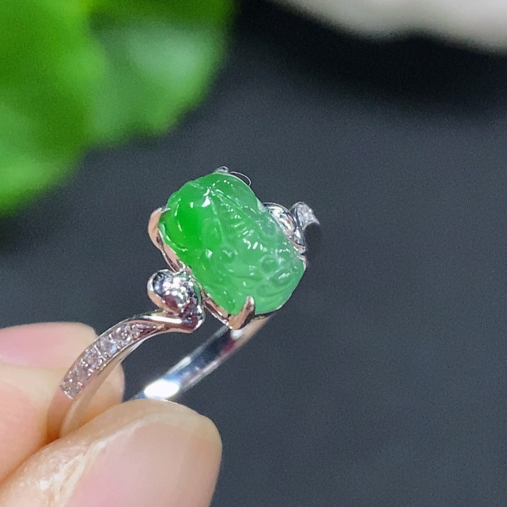 Jadeite Pixiu inlaid ring with 18k gold band, size 13, featuring a detailed jade Pixiu motif, weight approx. 1.6g.