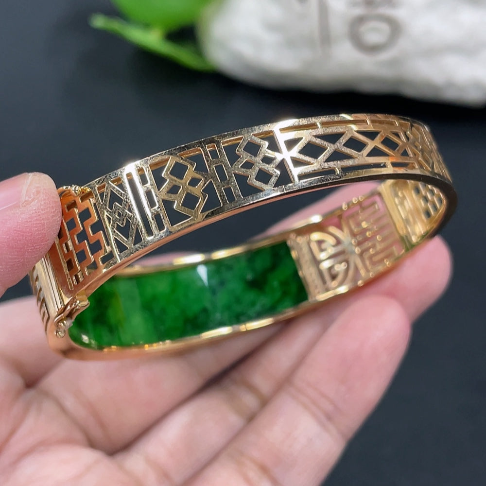Jadeite inlaid bracelet 18k gold inlaid with diamond and other mineral components, total weight about 22.3g