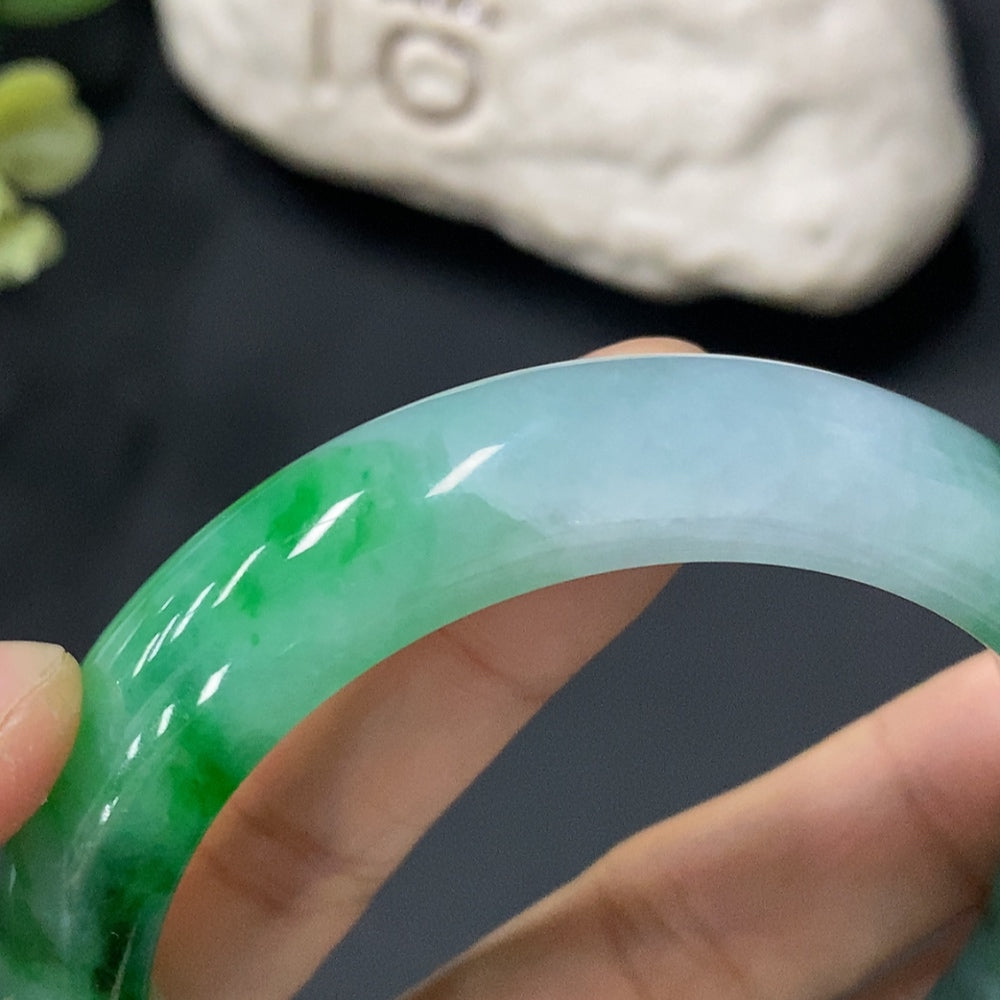 Jadeite Round Bangle 53.8 Loop Size