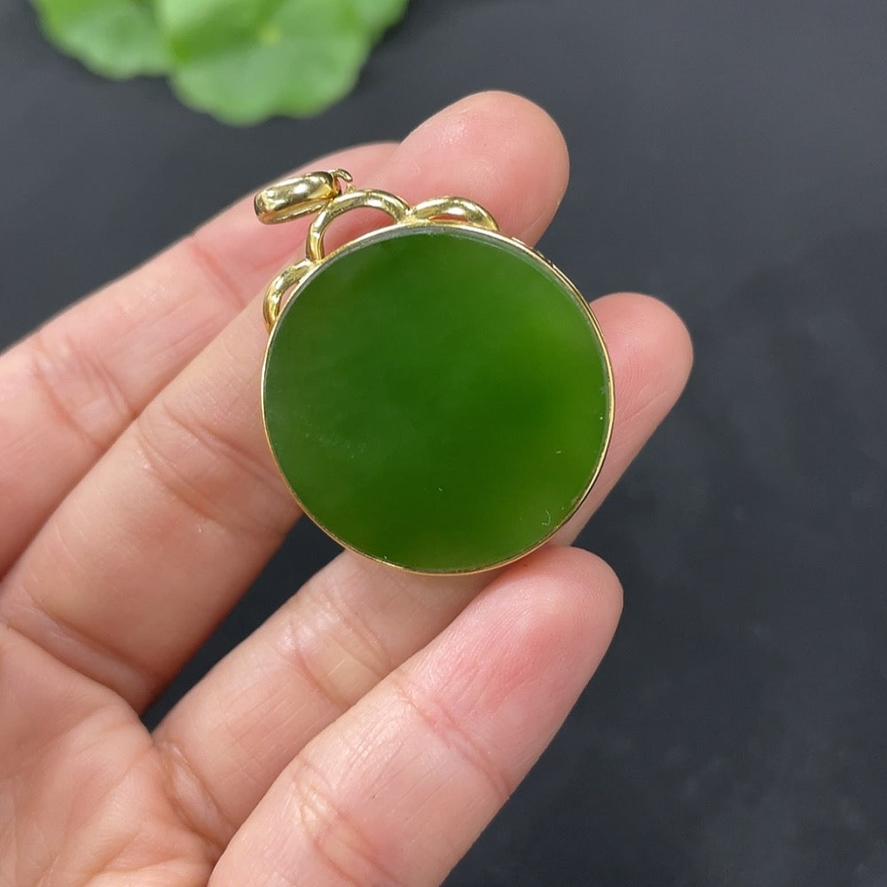 Hetian Jade Jasper inlaid pendant with 18k gold setting, plain design, weighing approximately 8.1g, by HUILIU HQ.