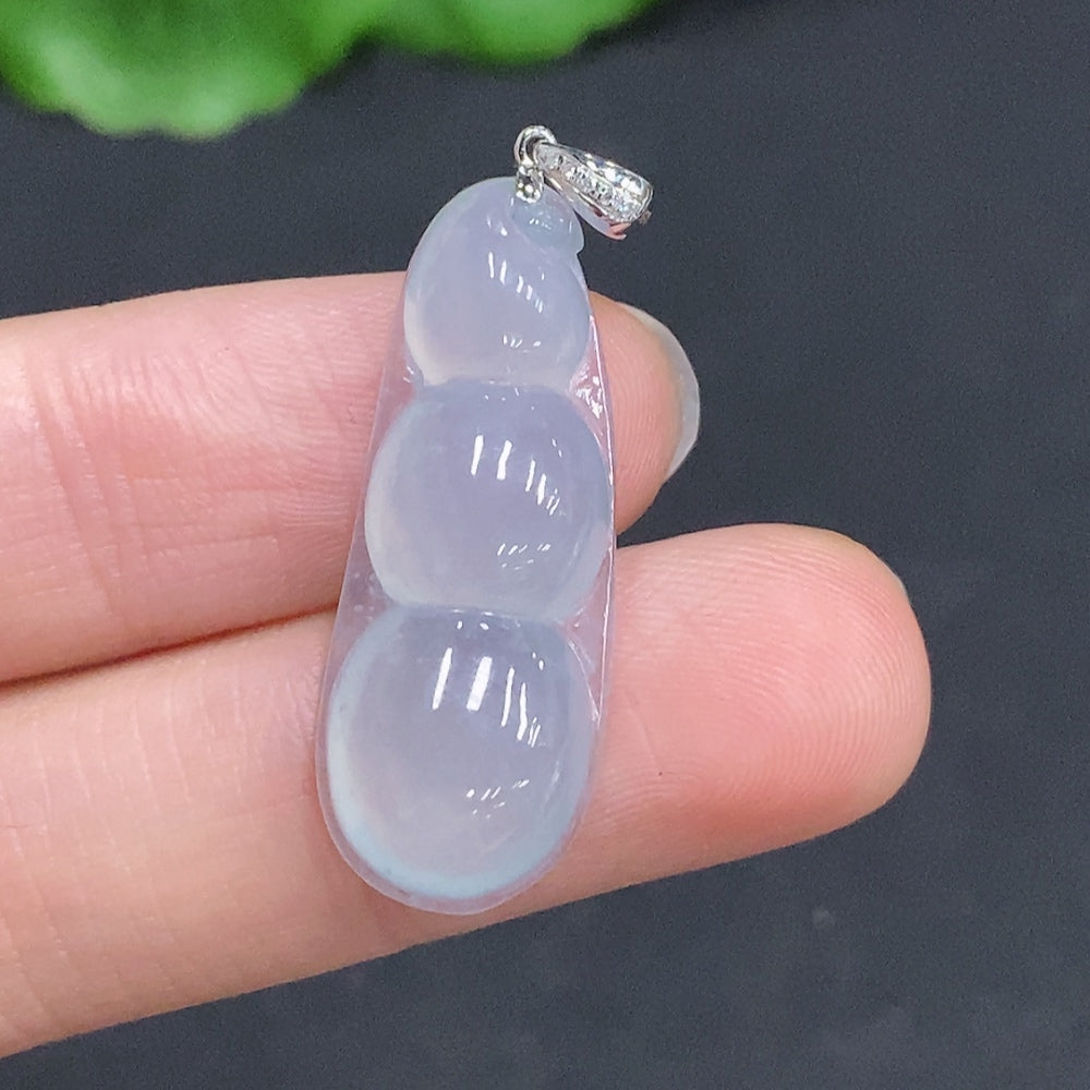 Jadeite Lucky Bean Pendant with 18K Gold Clasp, Total Weight Approximately 3.5g