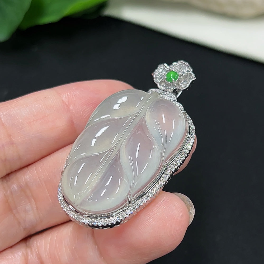 Jadeite leaf inlay pendant with diamond accents, 18K gold, weighing approx. 11g, featuring detailed jade green leaf design.