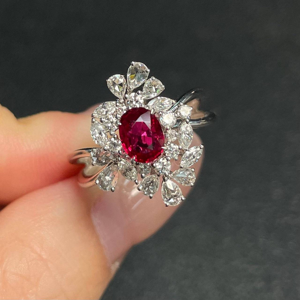 HUILIU HQ gemstone ruby ring set in 18K gold with diamond accents, size 14, unheated pigeon blood red rubies, 4.66g weight.