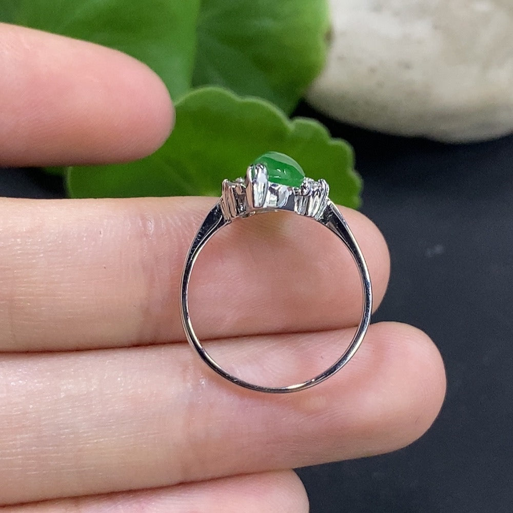 Jadeite inlaid ring with 58% gold and diamond accents, size 10, total weight approximately 2.5g