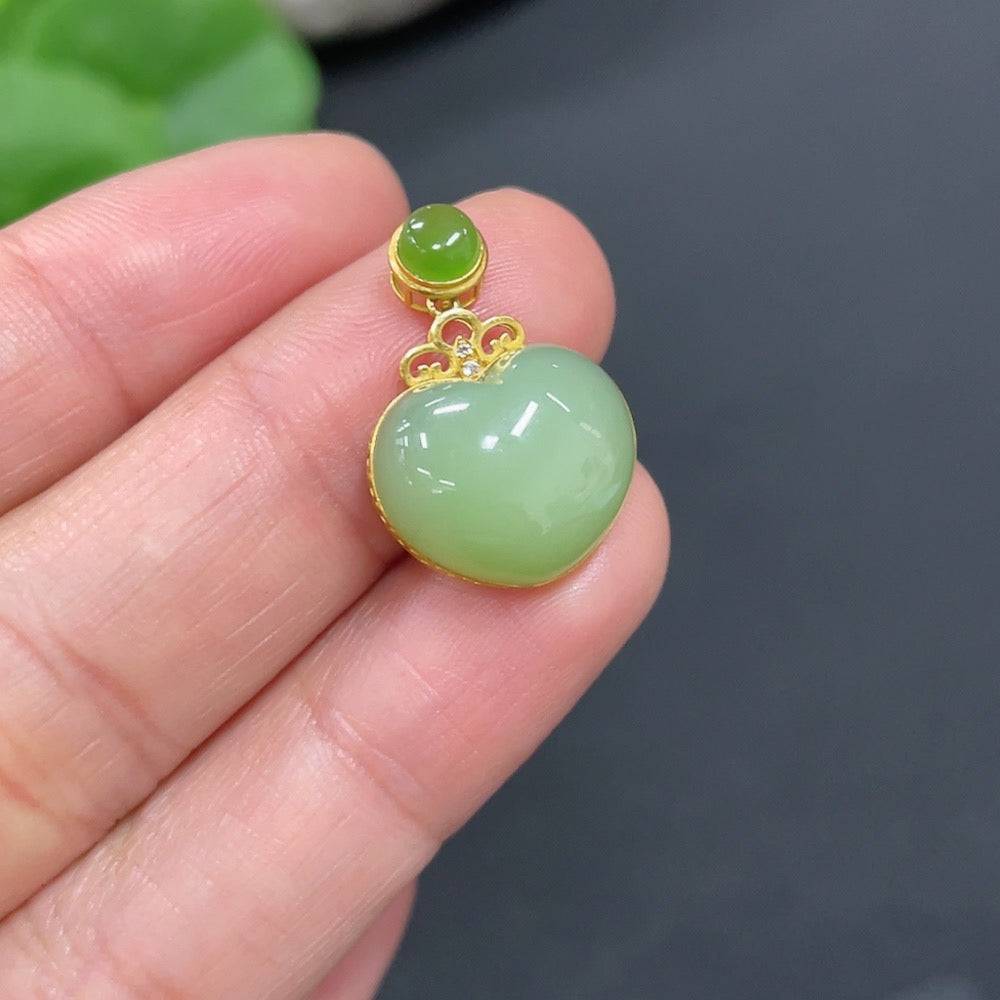 Huiliu HQ Hetian jade jasper inlaid pendant featuring intricate design, non-diamond, certified jade jewelry with natural stone appearance.