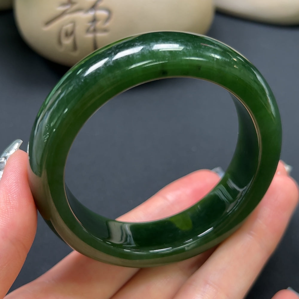 HKHQ Hetian Jade round bracelet, 53.6mm size, approximately 75.3g weight, showcasing smooth, polished jade beads.