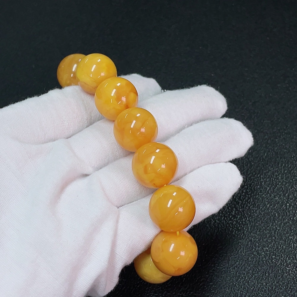 Amber beeswax bracelet, total weight about 31.24g, size about 16mm, color origin undetermined