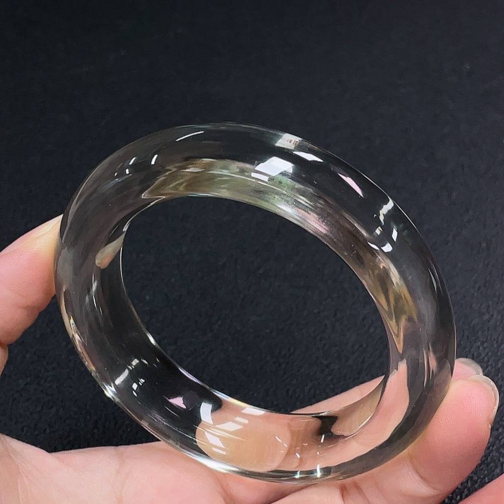 Huiliu Certified gemstone crystal bracelet featuring polished gemstones on a delicate elastic band, designed for elegant wear.
